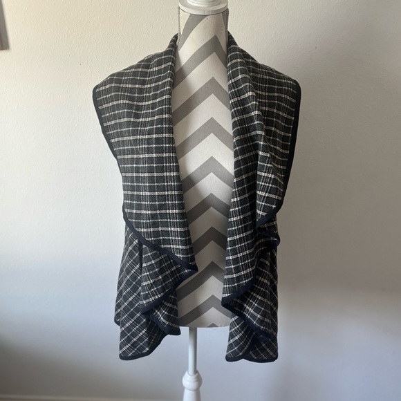 Women’s Altar’d State Plaid Vest - Picture 2 of 6